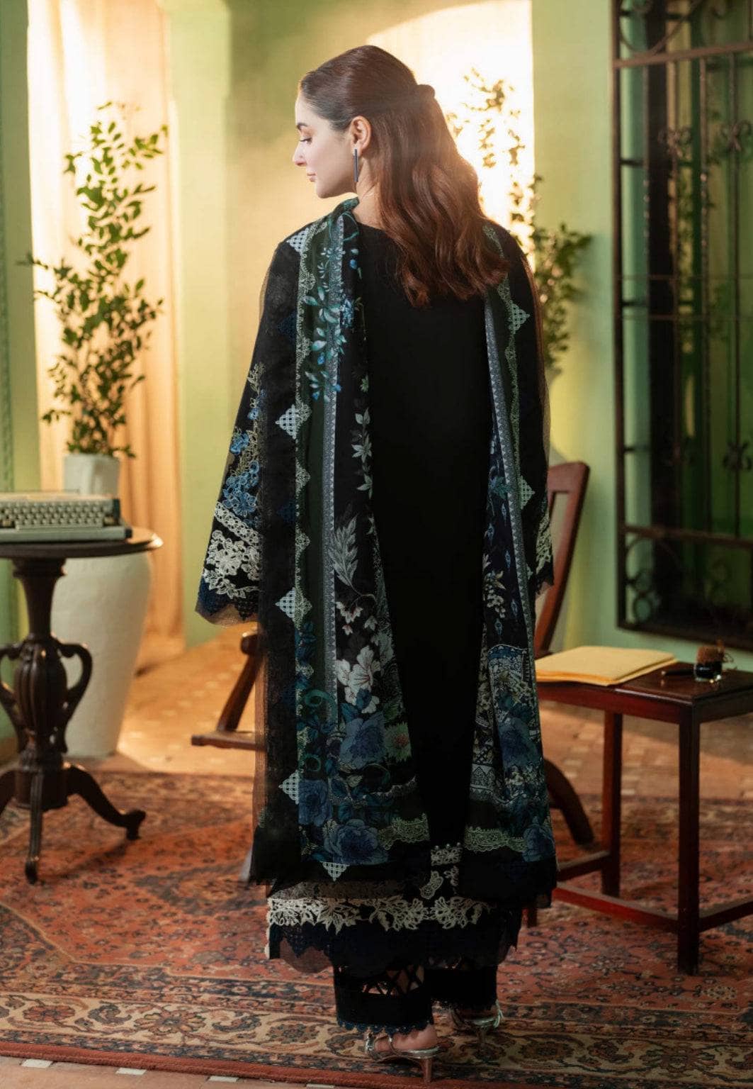 JADE CHIKANKARI EMBROIDERED LAWN - 3 PC UNSTITCHED V257